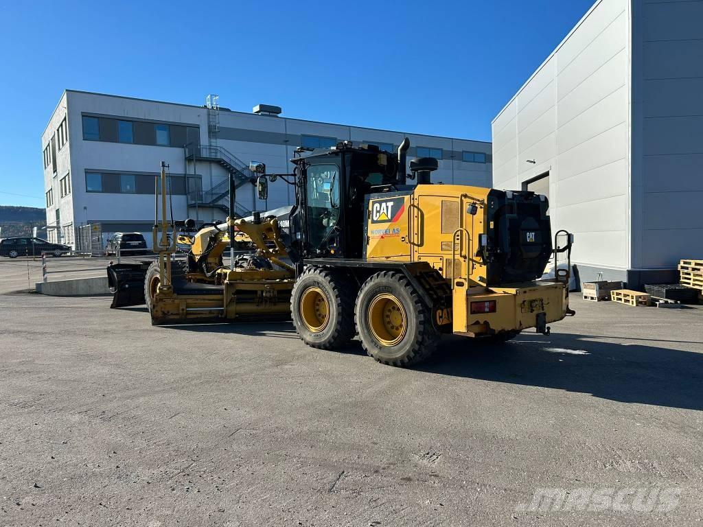CAT 140 M 3 AWD Tiehöylät