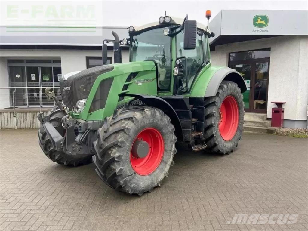 Fendt 826 Traktorit