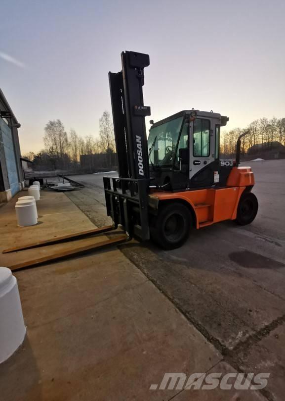 Doosan D90S-7 Dieseltrukit