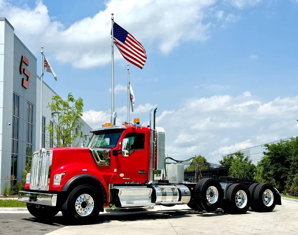 Kenworth W 990 Vetopöytäautot