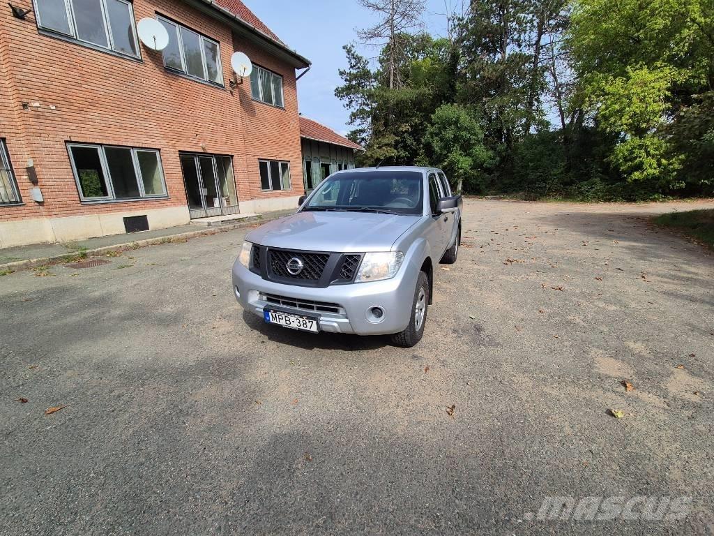 Nissan Navara Lava-autot