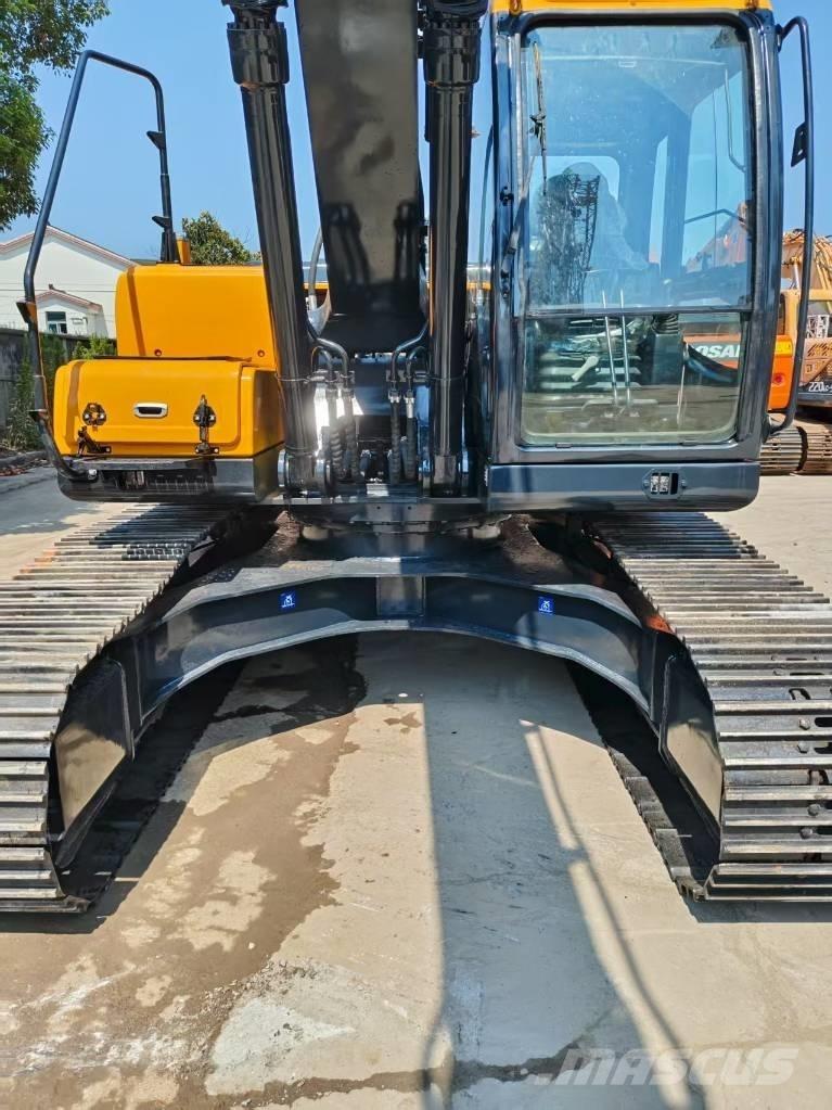 Hyundai R220LC-9S Telakaivukoneet