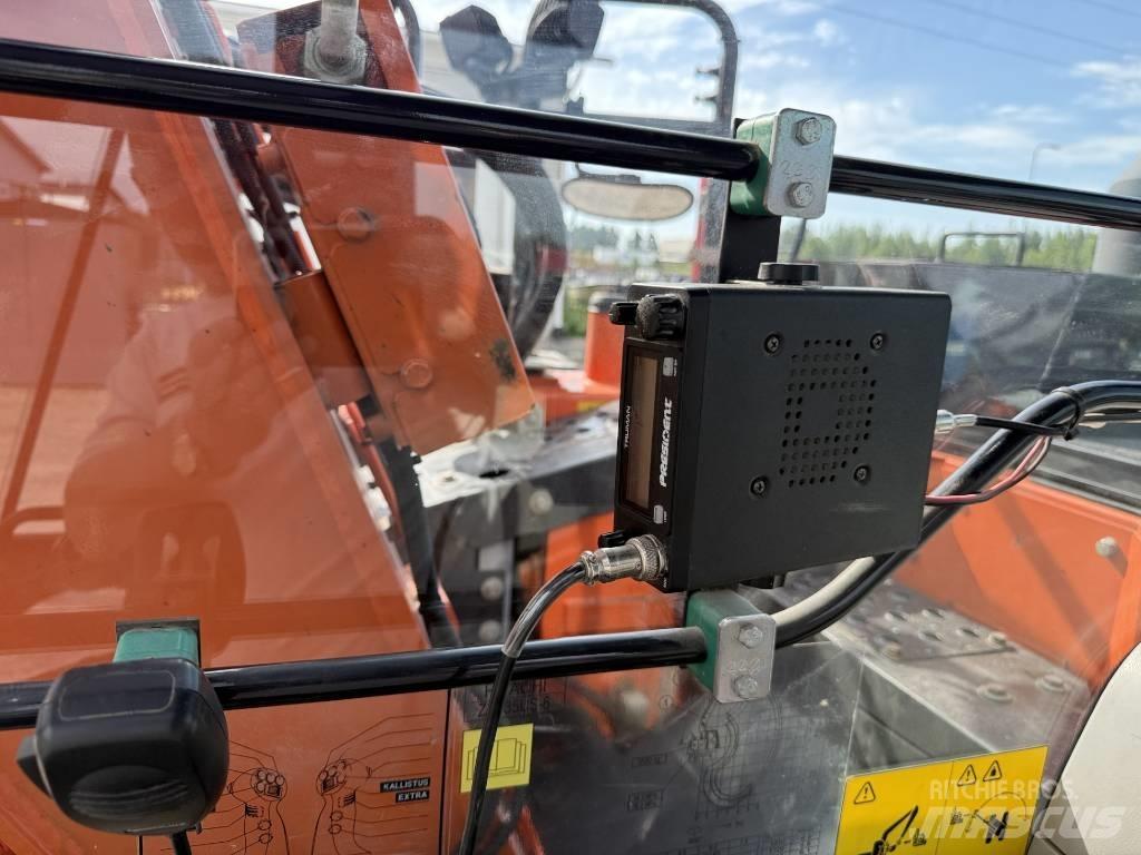 Hitachi ZX 135 US-6 Telakaivukoneet