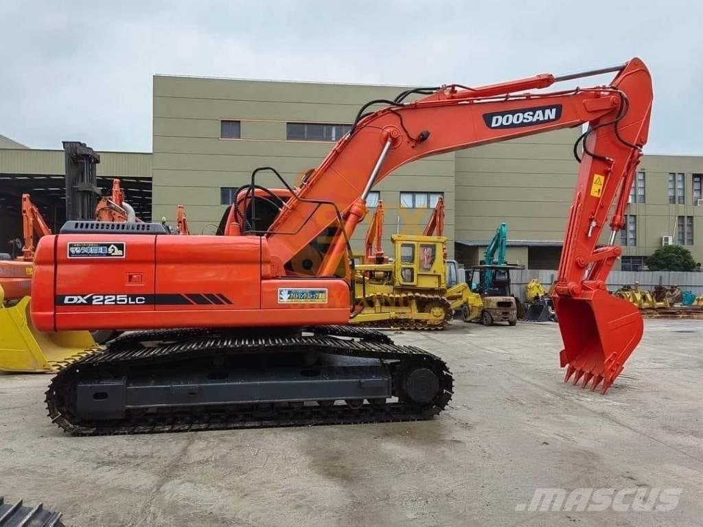 Doosan DX 225 LC Telakaivukoneet