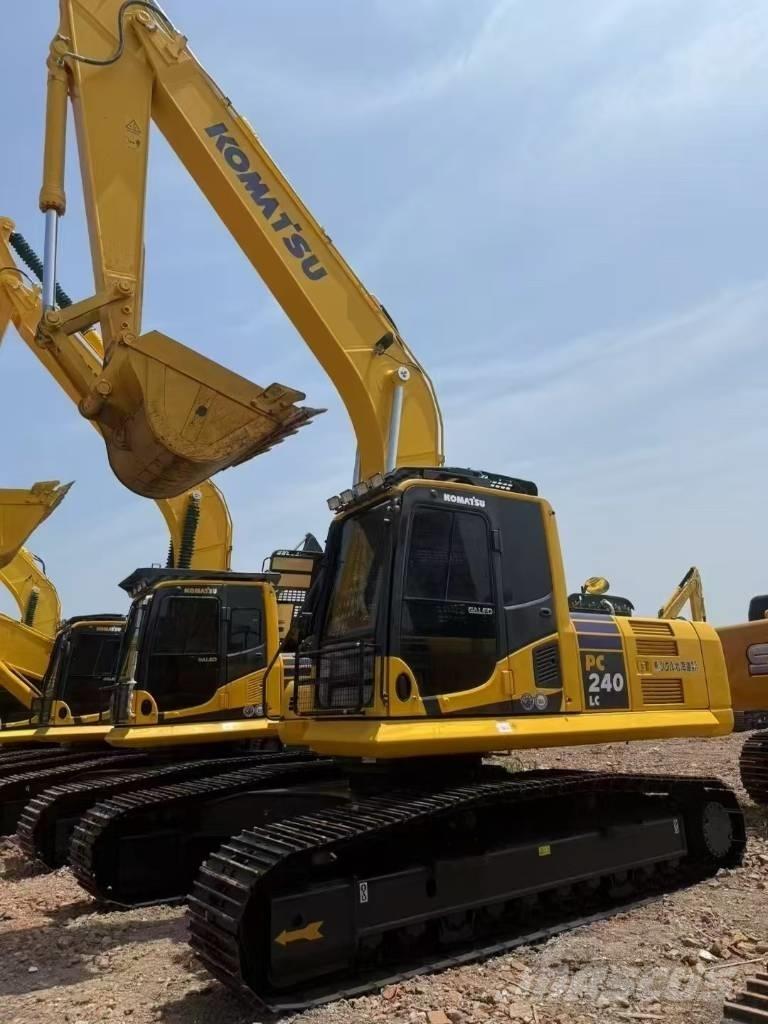 Komatsu 240LC-8 Telakaivukoneet