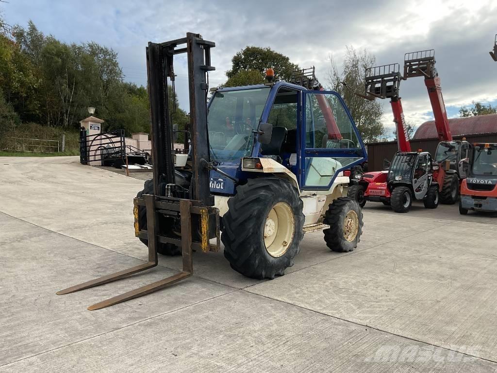 Manitou M 26.4 Maastotrukit