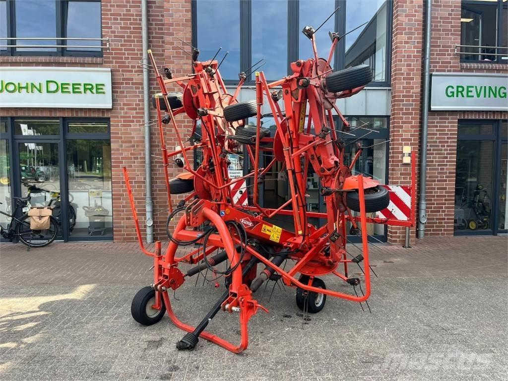 Kuhn GF8702 defekt Pöyhimet ja haravat