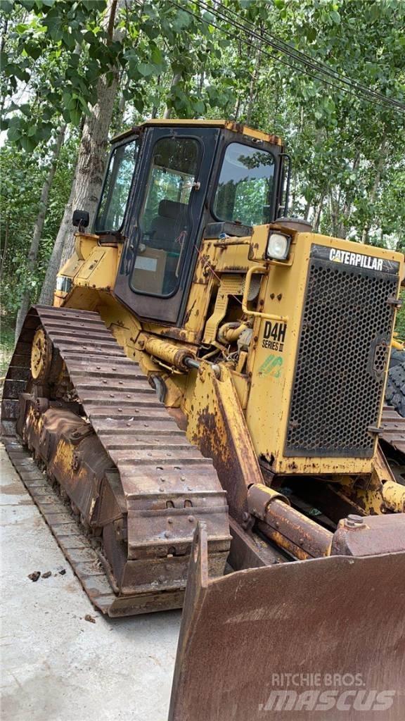 CAT D4H Telaketjupuskutraktorit