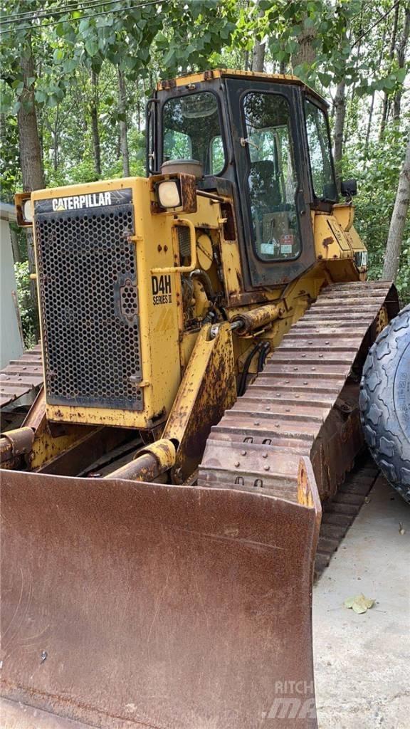 CAT D4H Telaketjupuskutraktorit