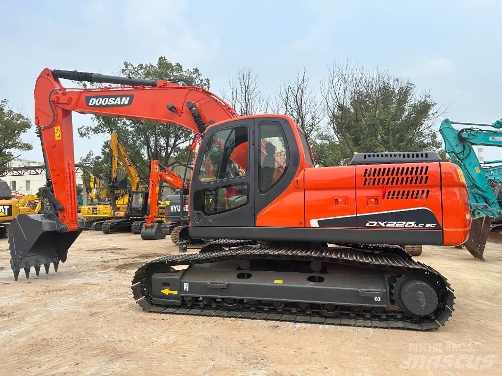 Doosan DX 225 LC-9 Telakaivukoneet