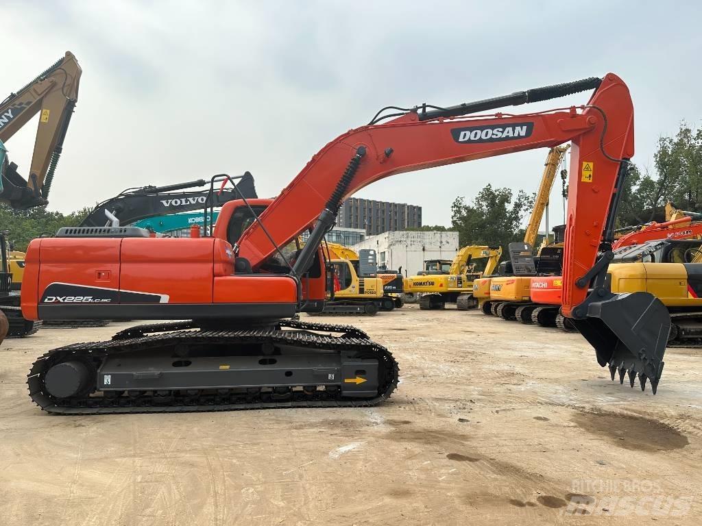 Doosan DX 225 LC-9 Telakaivukoneet