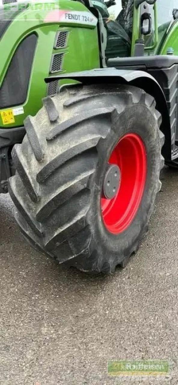 Fendt 724 vario Traktorit
