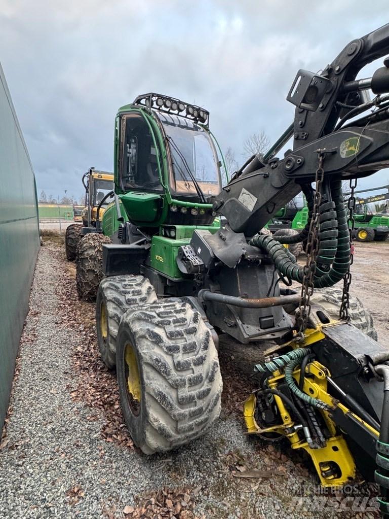John Deere 1070G Harvesterit
