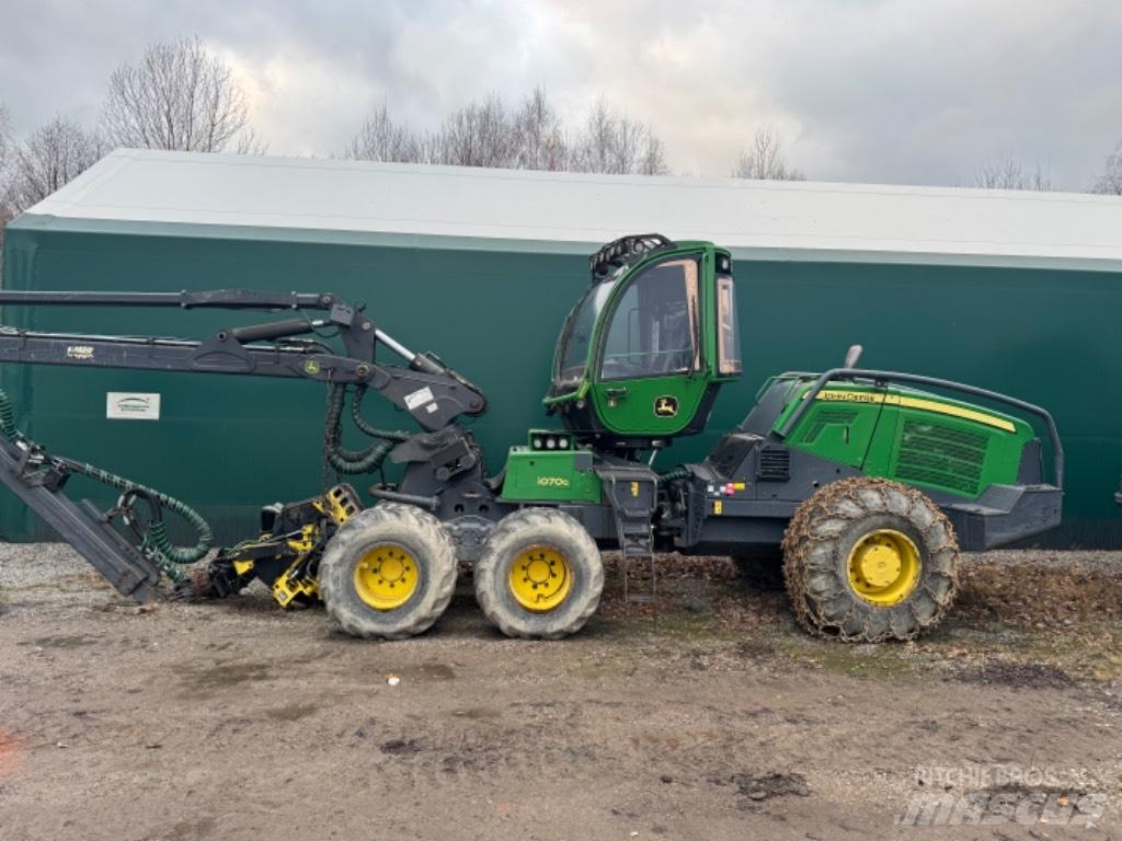 John Deere 1070G Harvesterit