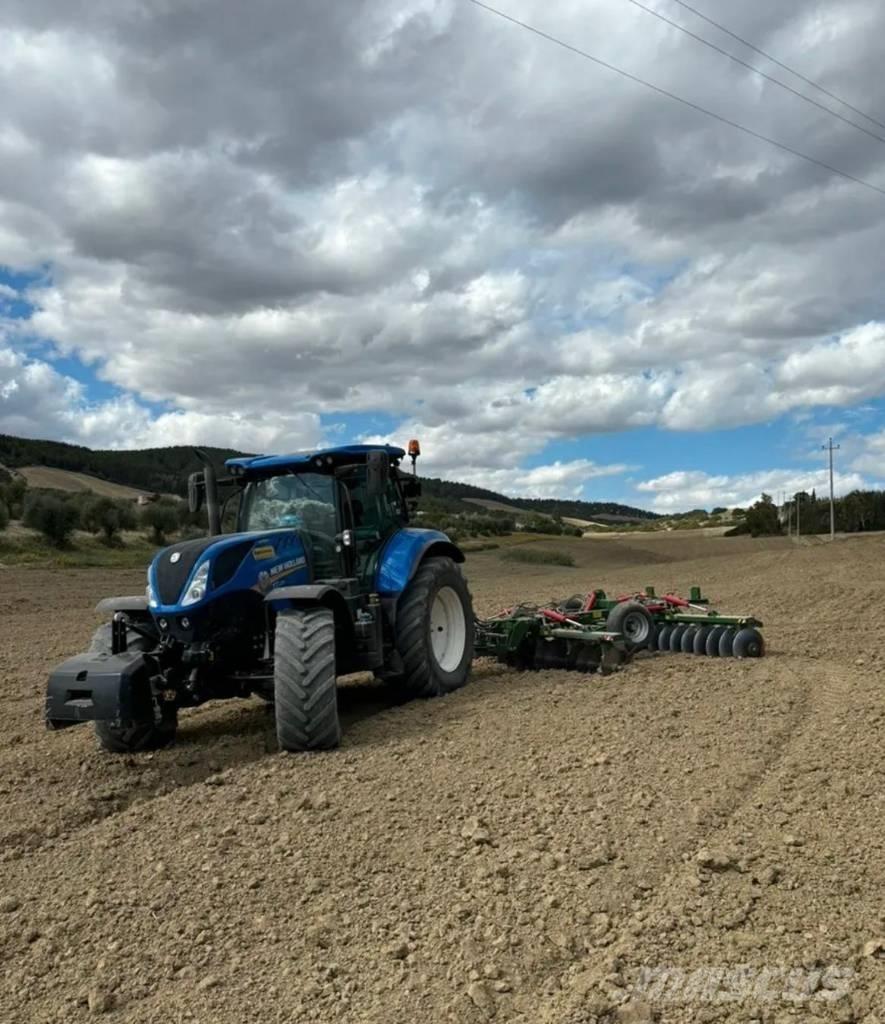 New Holland T 7.225 Traktorit