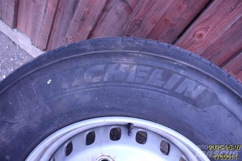 Michelin X MULTI Renkaat ja vanteet