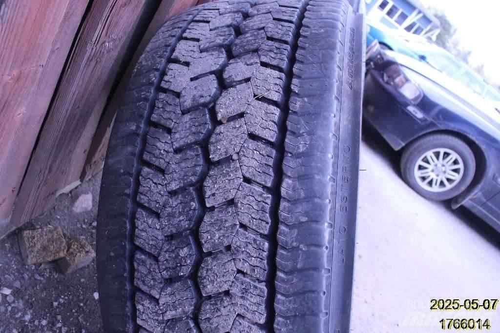 Michelin X MULTI Renkaat ja vanteet