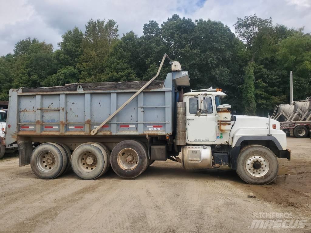 Mack RD688s Sora- ja kippiautot