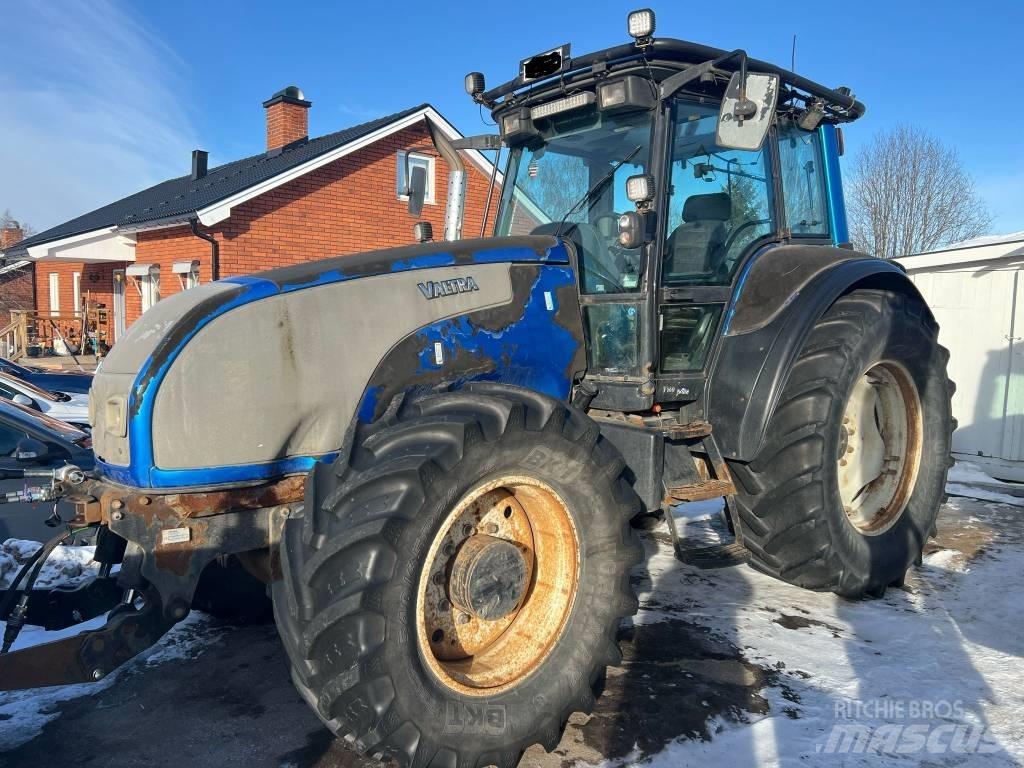Valtra T 160 Traktorit