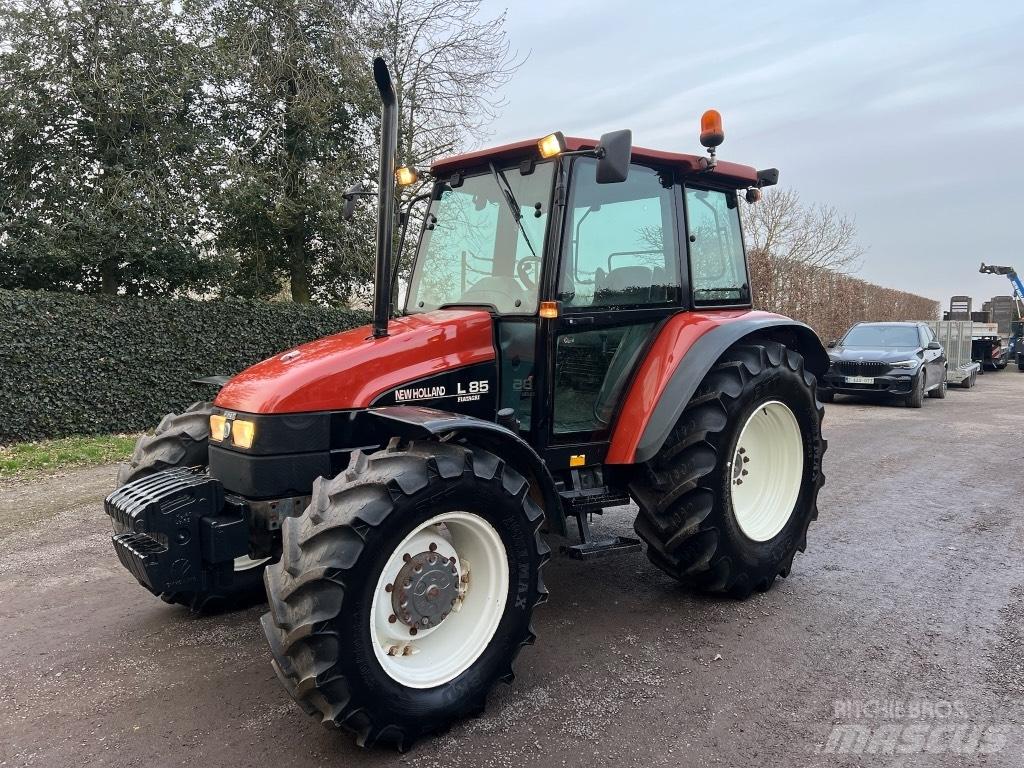 New Holland L 85 DT Traktorit