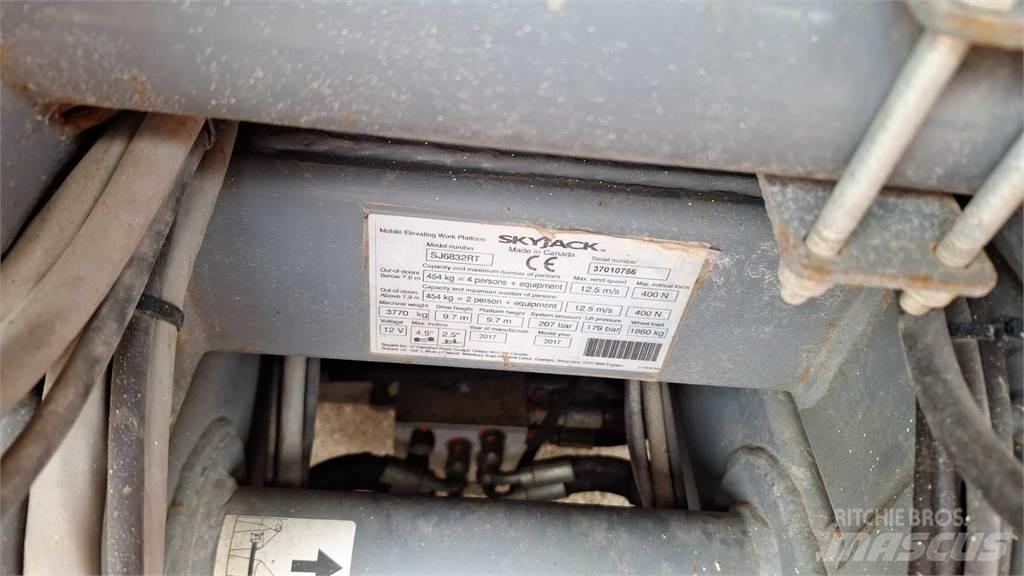SkyJack SJ6832RTE Saksilavat