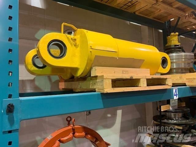 Komatsu 830 E Dumpperit