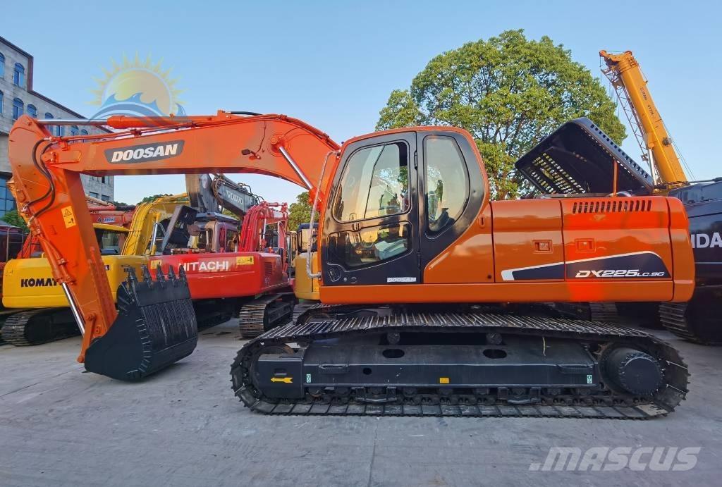 Doosan DX 225 LC Telakaivukoneet