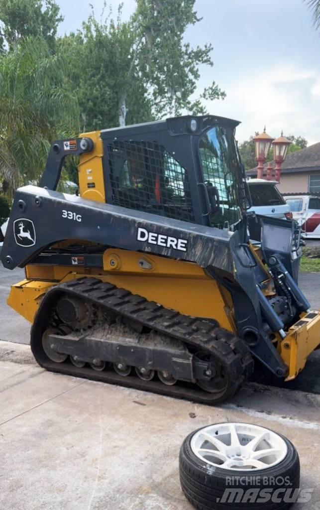 John Deere 331G Liukuohjatut kuormaajat