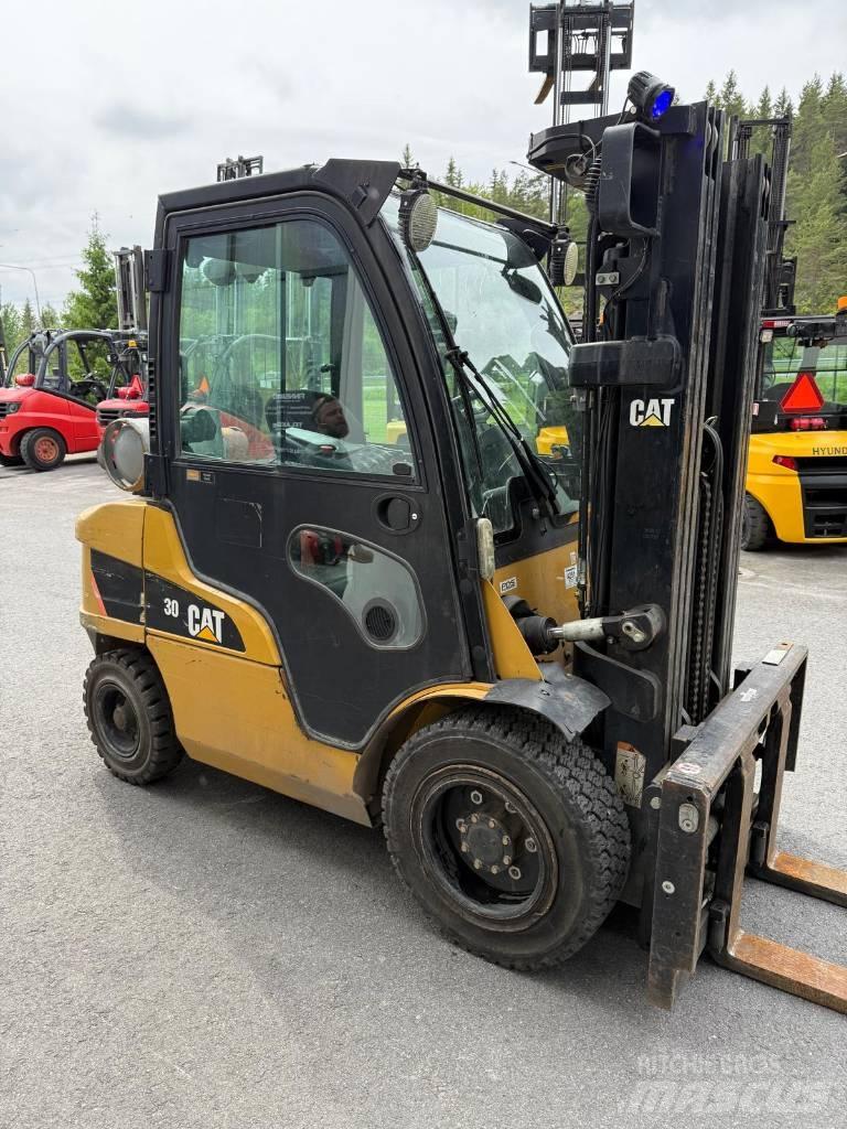 CAT GP 30 N Nestekaasutrukit