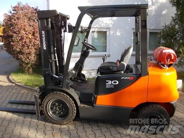 Doosan G 30 E Nestekaasutrukit