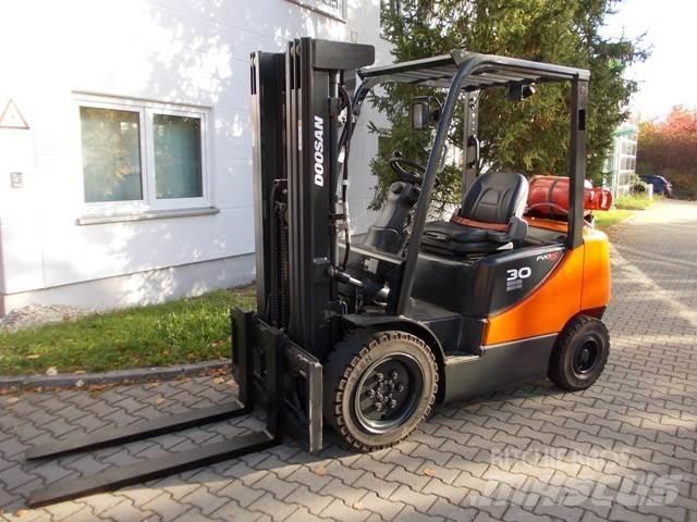 Doosan G 30 E Nestekaasutrukit