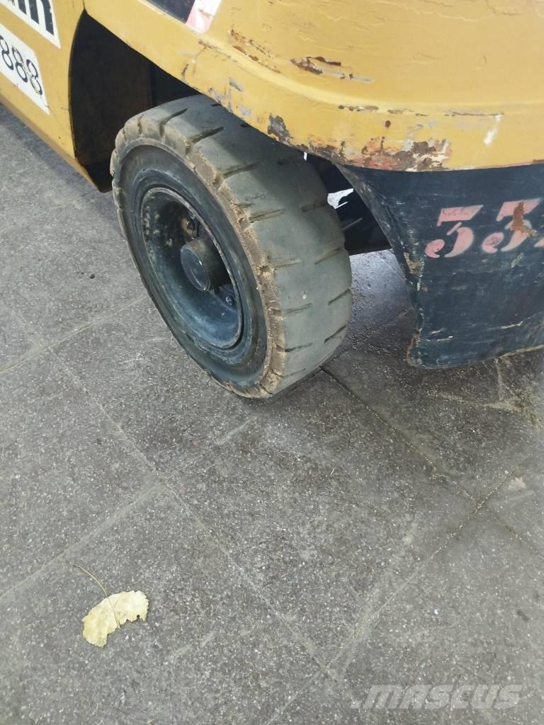CAT DP 30 NT Dieseltrukit
