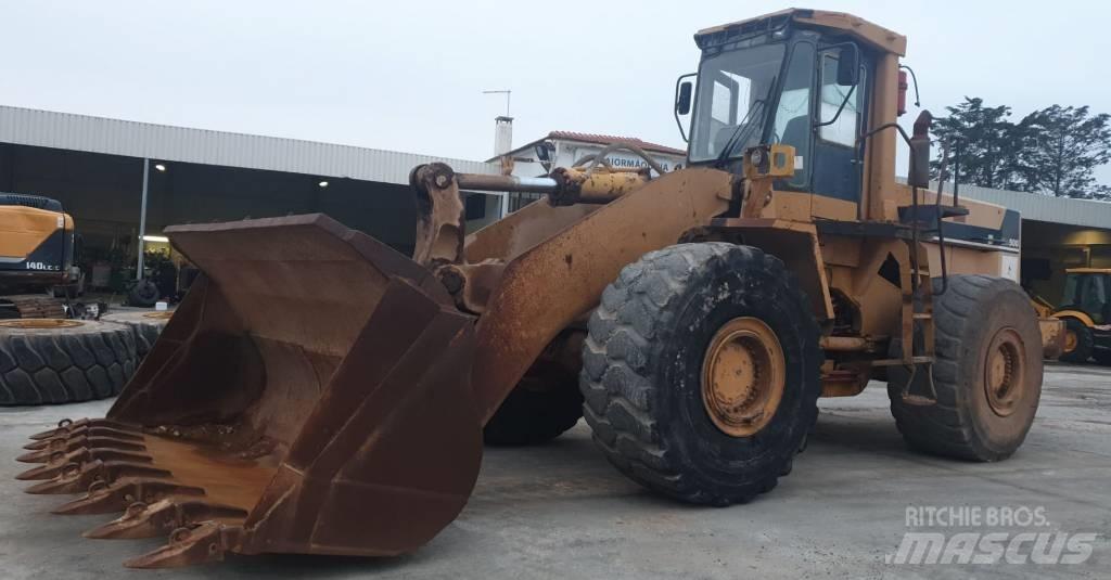 Komatsu WA500-1 Pyöräkuormaajat