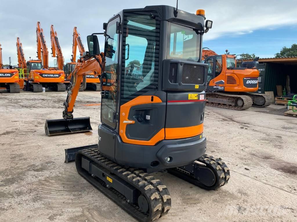 Develon DX 27 Z-7 Minikaivukoneet < 7t