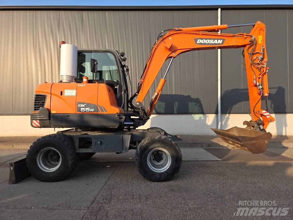 Doosan DX 55 W Pyöräkaivukoneet
