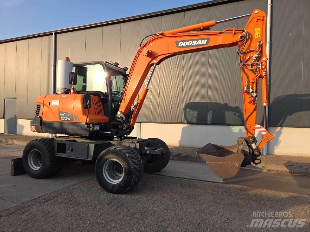 Doosan DX 55 W Pyöräkaivukoneet