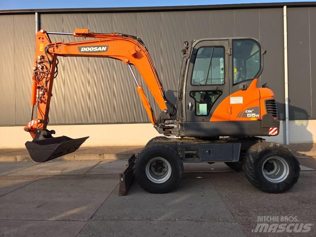 Doosan DX 55 W Pyöräkaivukoneet
