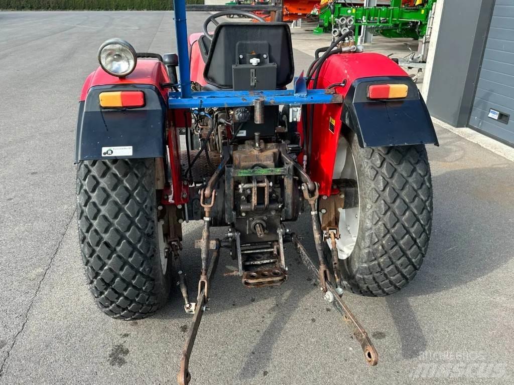 YTO 400 2-wd Traktorit