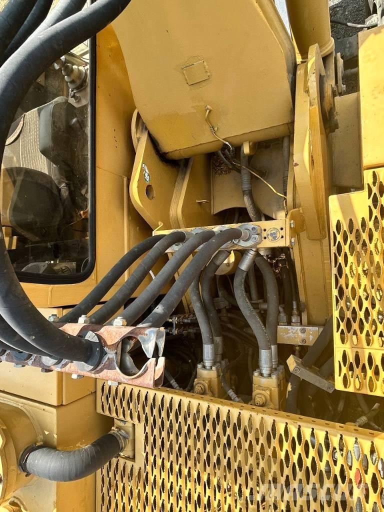 CAT 214 Pyöräkaivukoneet