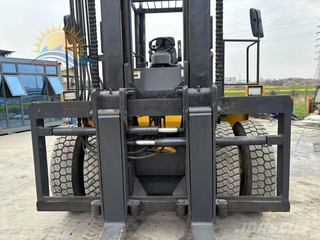 Komatsu FD 200 Dieseltrukit