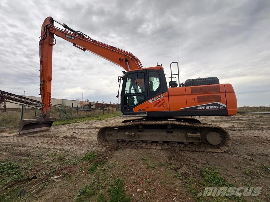 Doosan DX225LC Telakaivukoneet
