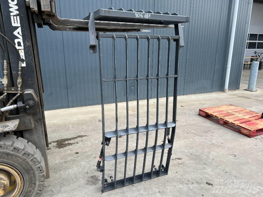 Doosan DX180 / DX225 Ohjaamo ja sisusta