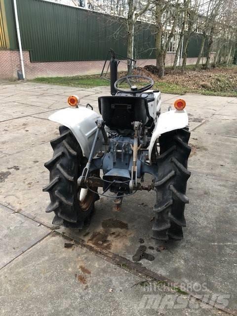  Kumiai ST1620 Taajamatraktorit