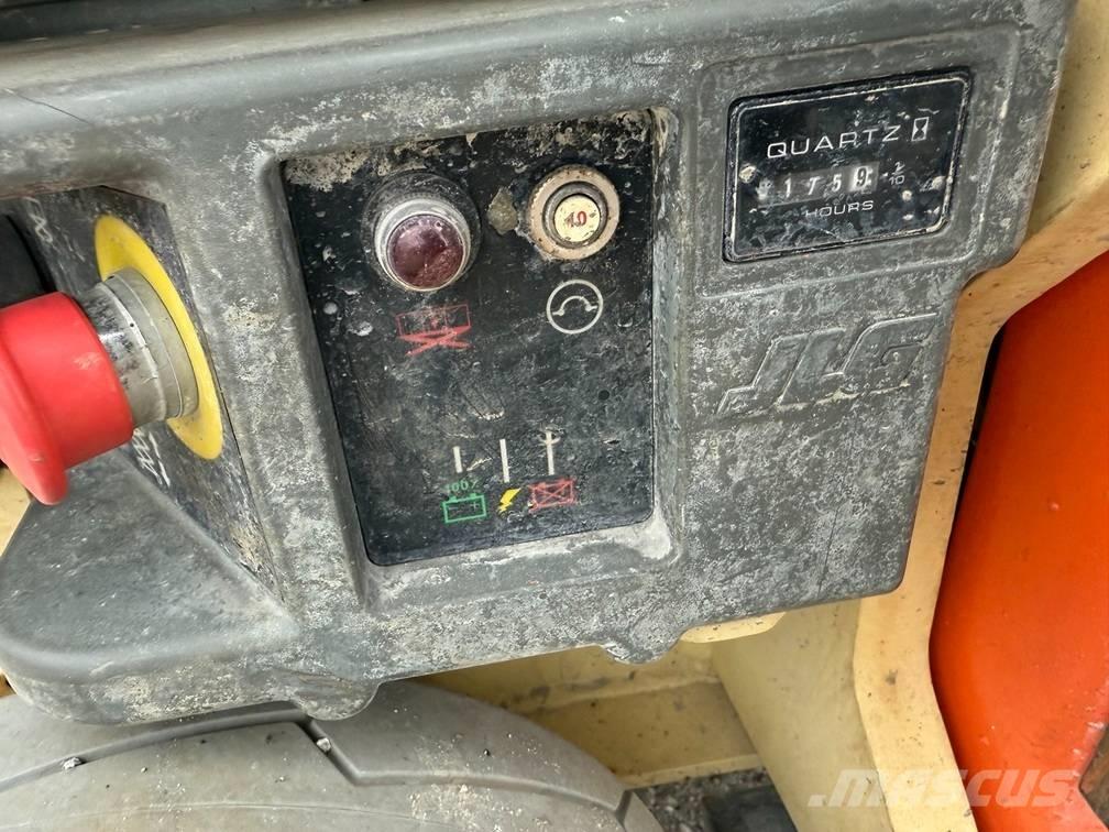 JLG 1930 ES Saksilavat