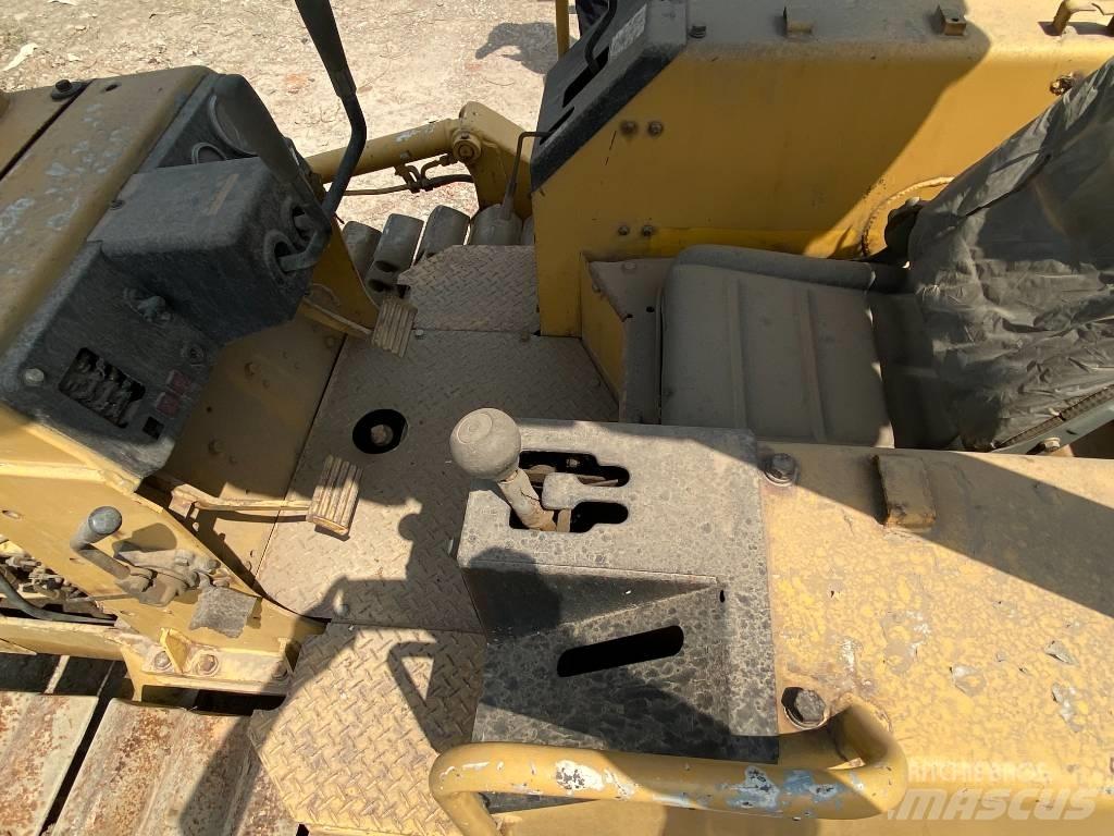 Komatsu D21P-6 Telaketjupuskutraktorit