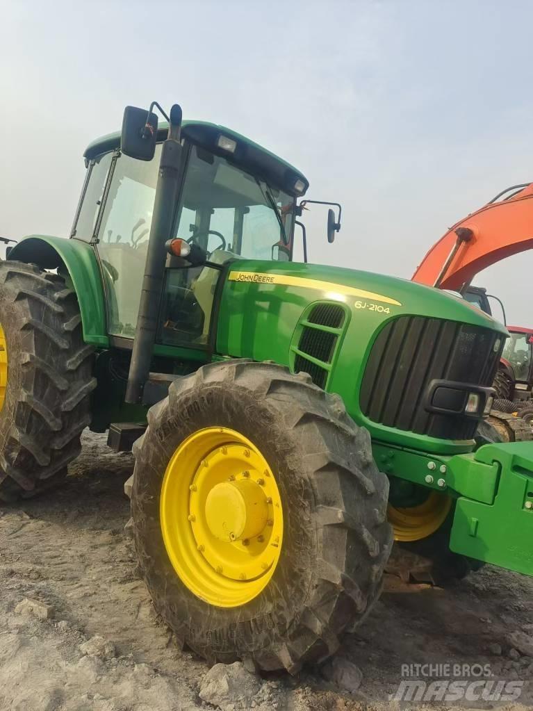 John Deere 6J-2104 Traktorit