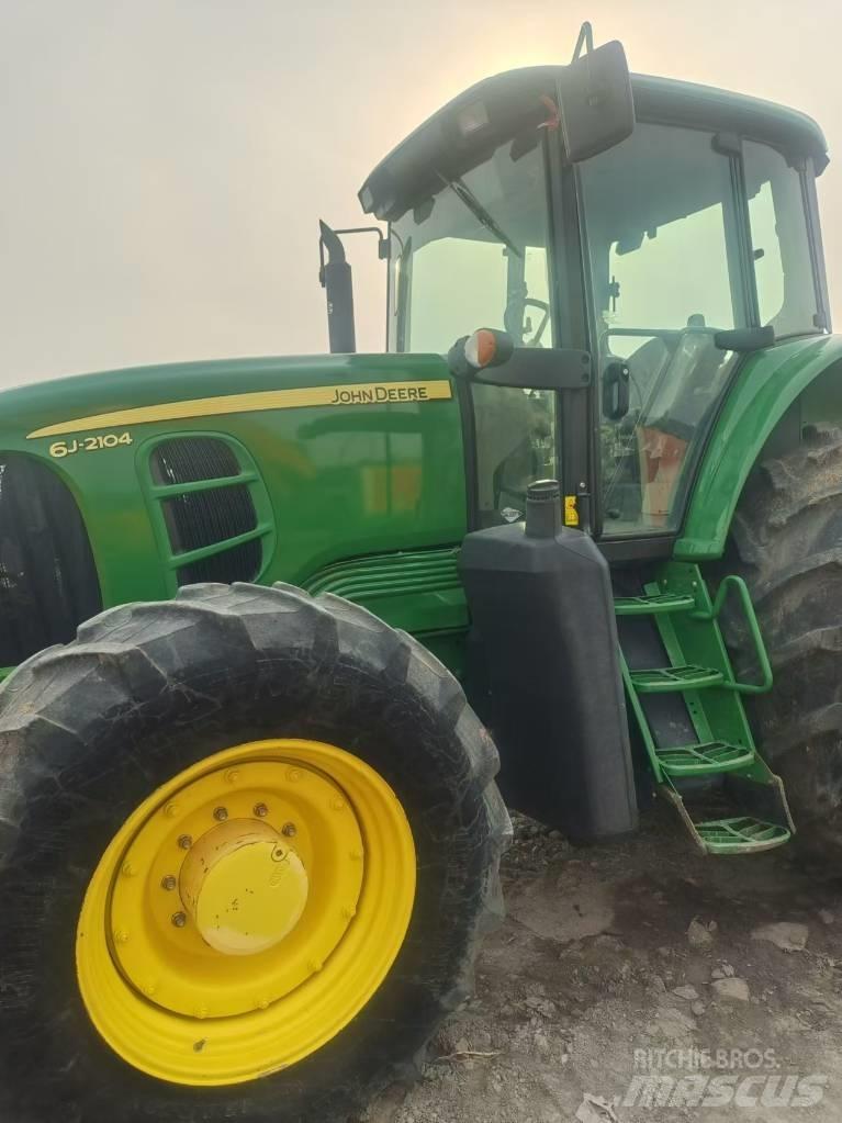 John Deere 6J-2104 Traktorit