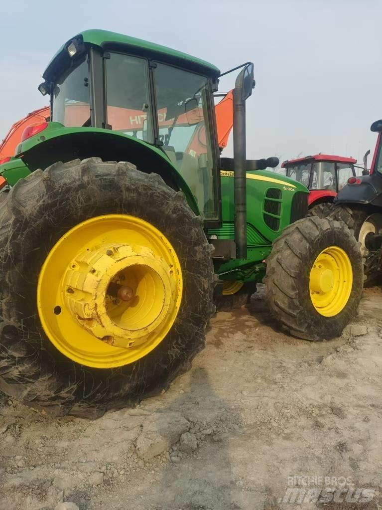 John Deere 6J-2104 Traktorit