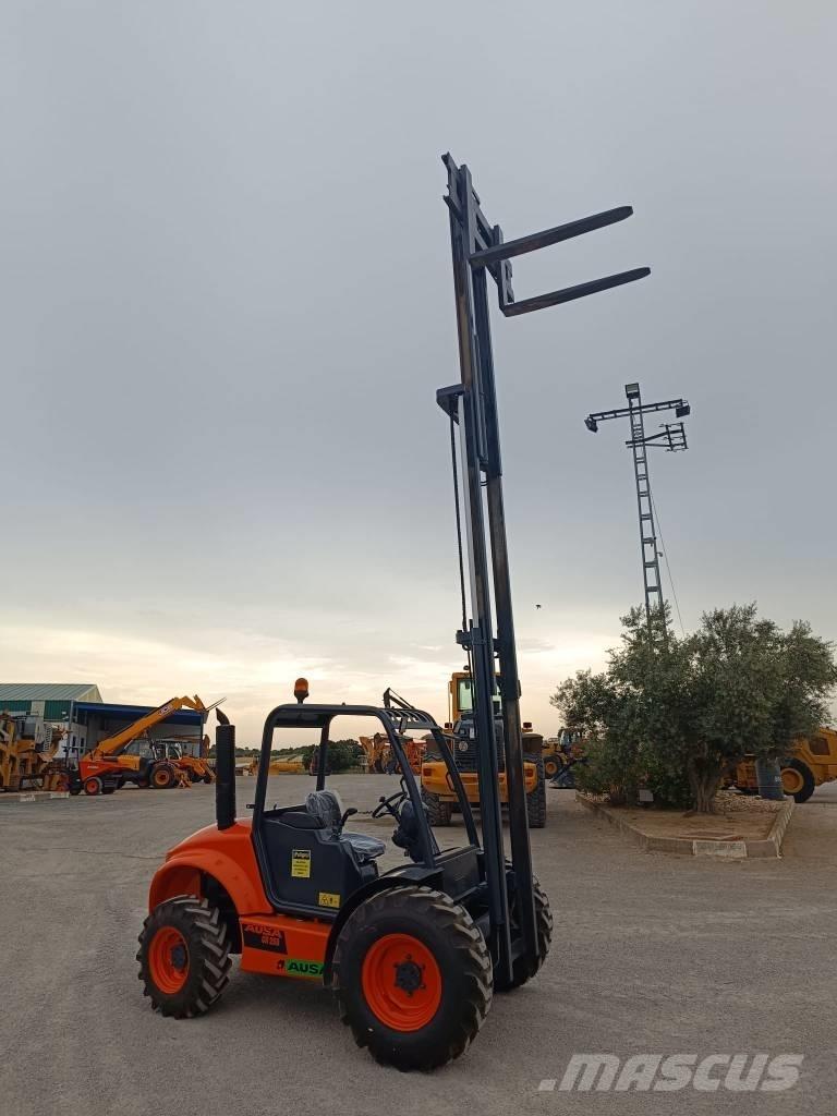 Ausa CH 250 X4 Maastotrukit