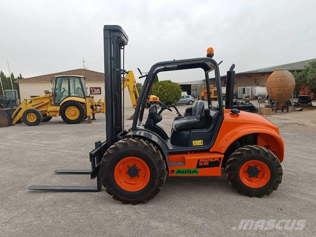 Ausa CH 250 X4 Maastotrukit